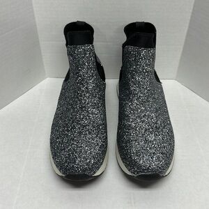 Kenneth Cole Reaction NWOT ‘Cameron’ Chelsea sparkle jogger. Women’s size 8